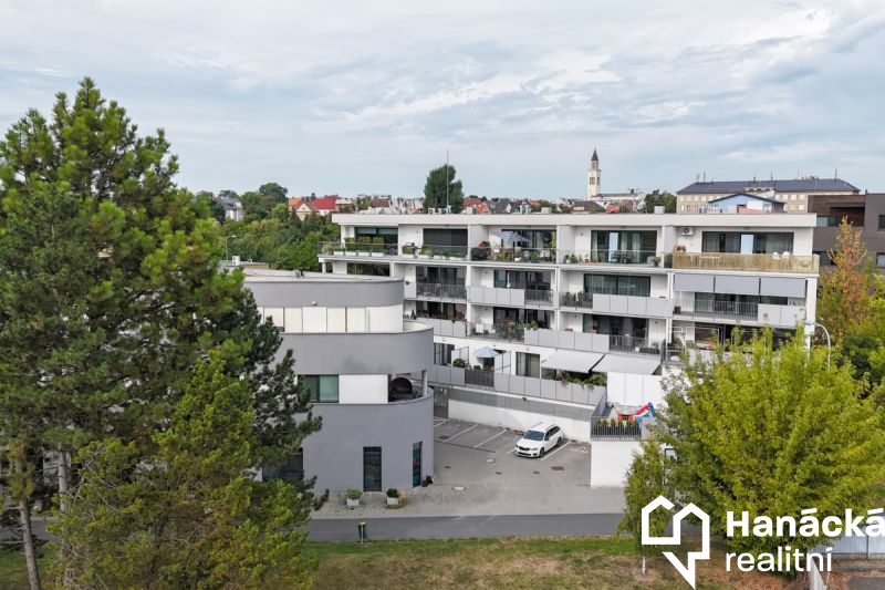 Pronájem 2+kk s balkonem a parkováním, ul.... - 10