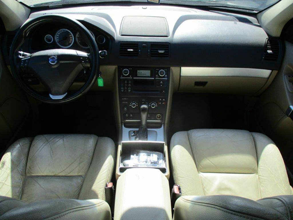 VOLVO XC90 2,4D5 147kw AWD Momentum Geartronic DPH 2012 - 10