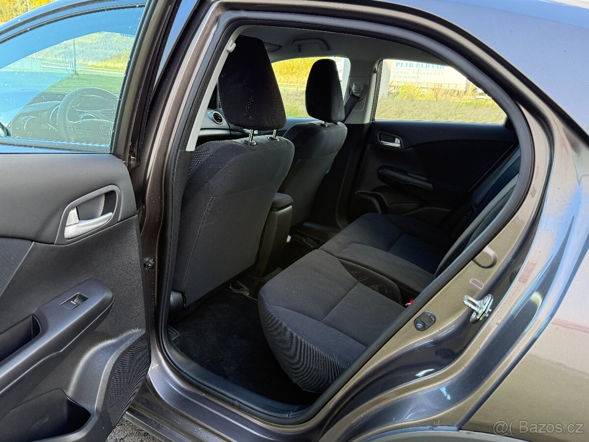 Honda Civic 1.8 i-VTEC 104 kW, jen 116.540 km, rok 2012 - 10