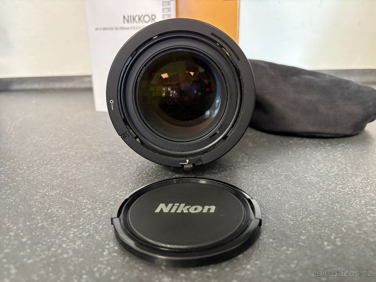 Nikon AF-S NIKKOR 28–300mm f/3.5–5.6G ED VR - 10