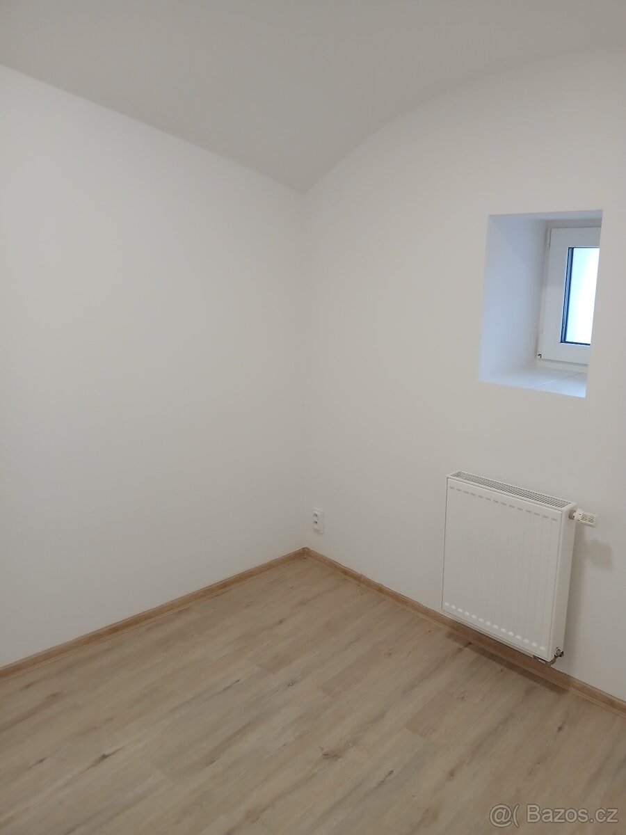 Pronajmu rodinný dům po rekonstrukci - 10