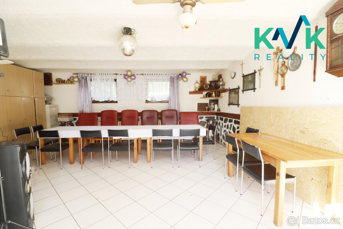 Prodej rodinného domu 3+1 se společenskou místností a barem, - 10
