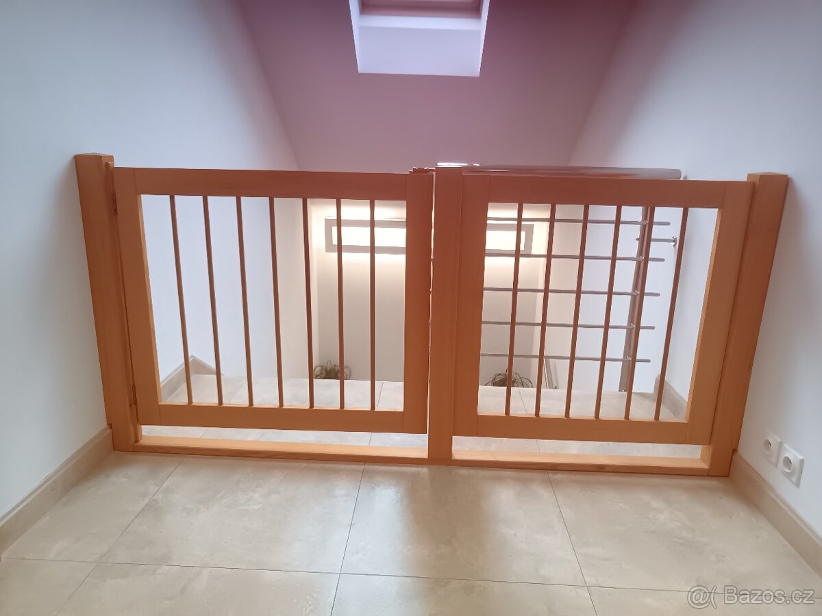 Schodištní dětská zábrana (plůtek) - 10