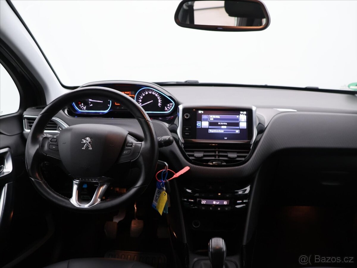 Peugeot 2008 1,2 Puretech 81kW Allure (2016) - 10