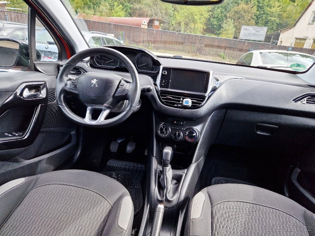 PEUGEOT 208, 1.2 PT (60 kW), 39 tis. km, servisní kniha - 10