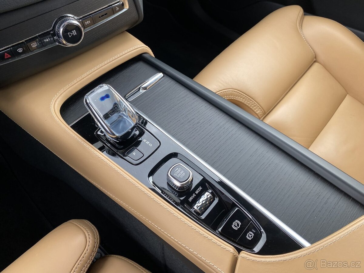 VOLVO XC90 11/2019 / B5 / AWD / INSCRIPTION - 10