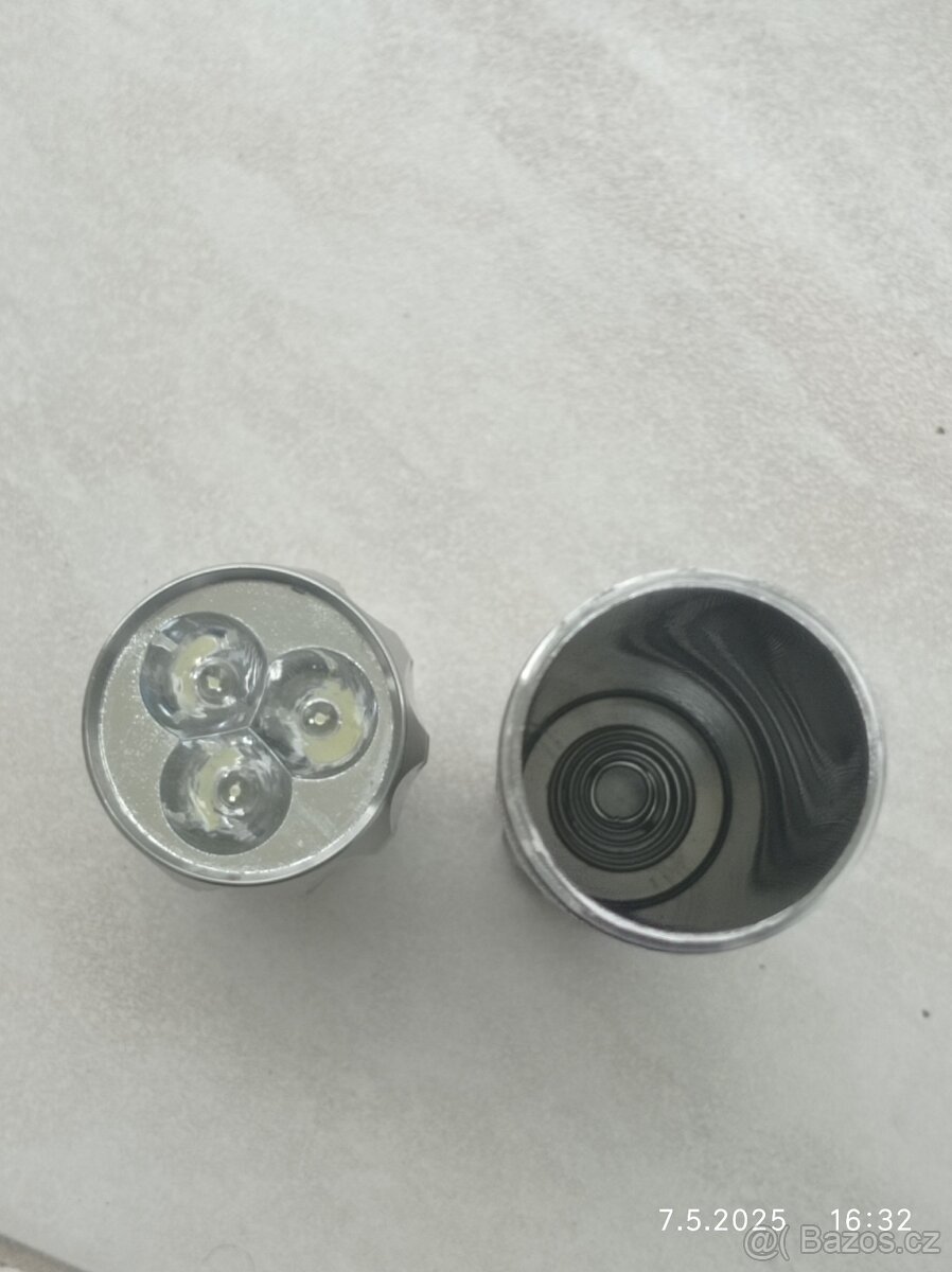 baterky a nabíječka - 10