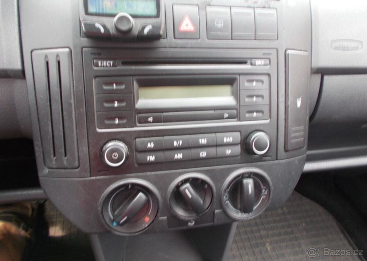 Volkswagen Polo 1,2 NOVÁ STK benzín manuál 40 kw - 10