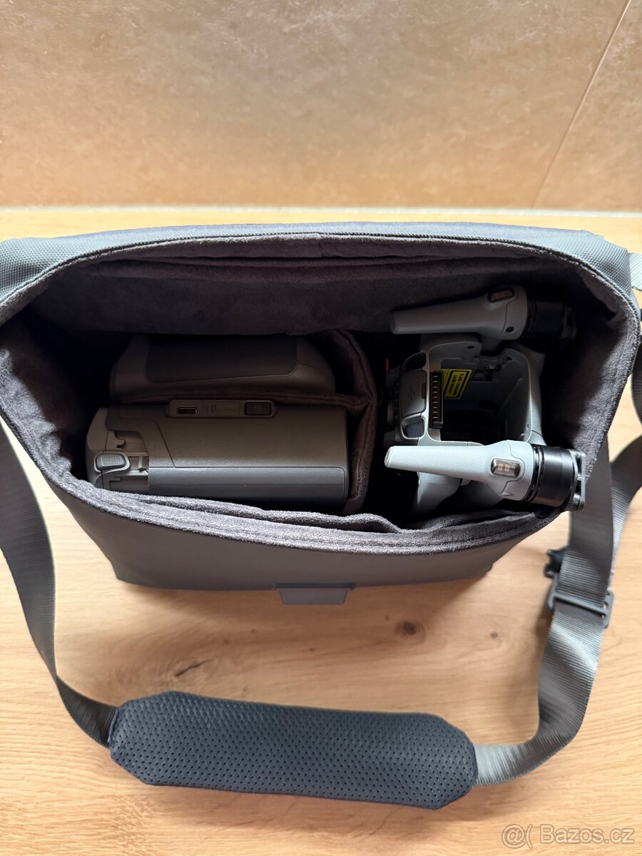 DJI Air 3 Fly More Combo - 10