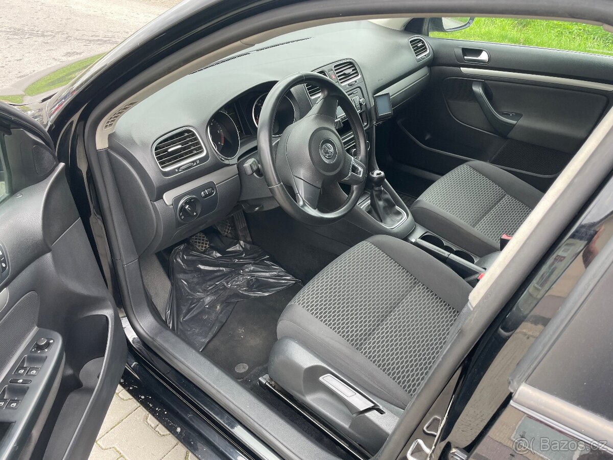 VW Golf combi 1,6 tdi 77kw rok 2012 - 10
