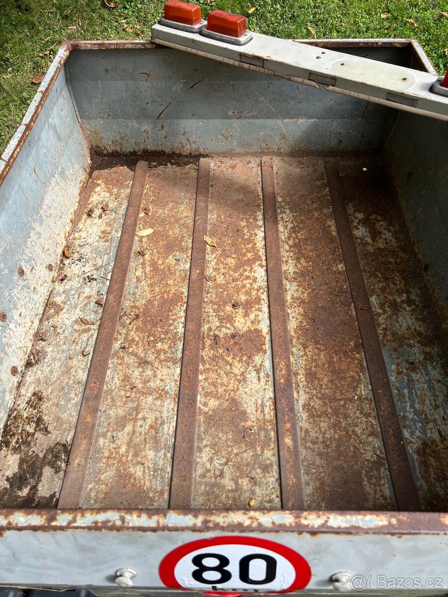 Přívěsný vozík NDR - 10