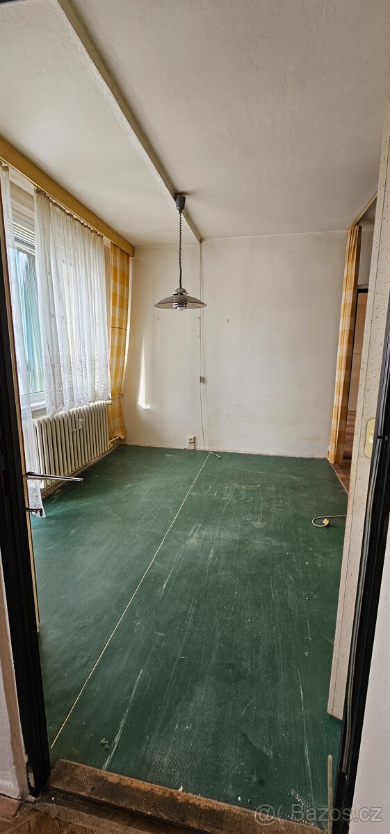 BYT 2+1 68m2 ve Staré Roli s balkonem - 10