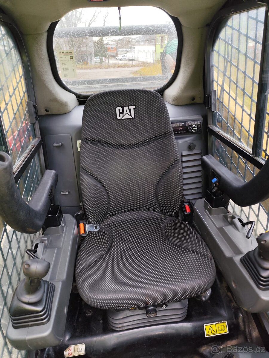 Nakladač CAT 262D3, posledný model. Plná výbava. ŠPZ. - 10