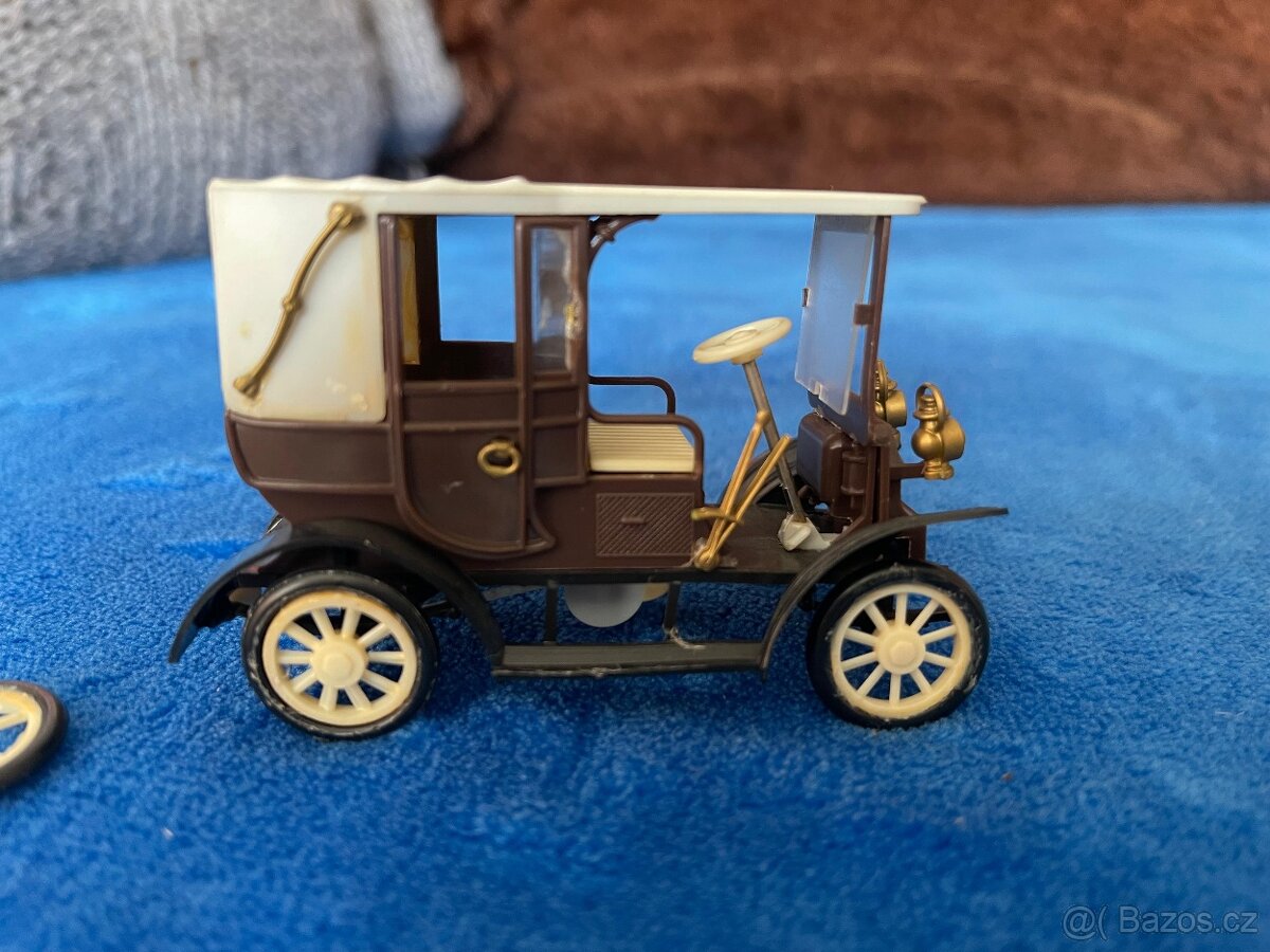 Tři retro autíčka - 10