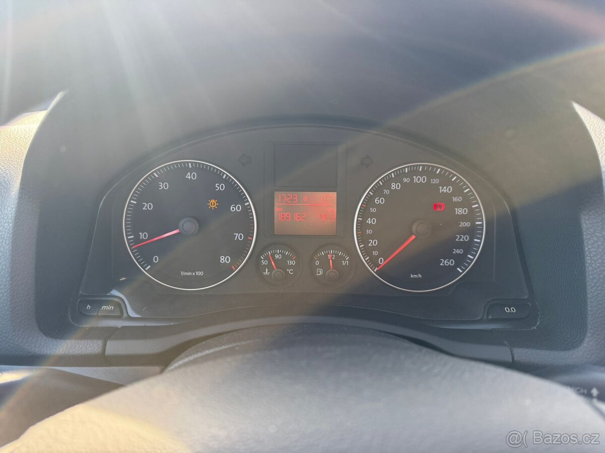 VW Golf 1,6 mpi - 10