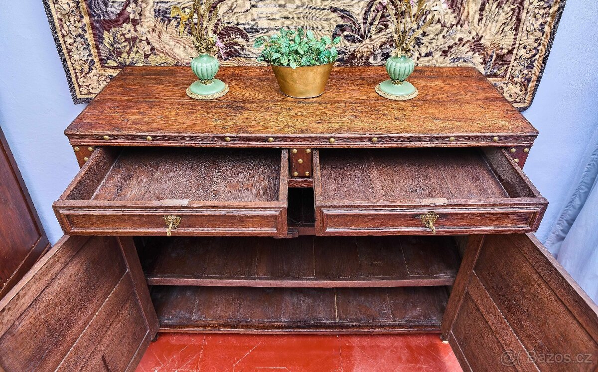 Neorenesanční komoda z masivního dubu cca 1800 - 10