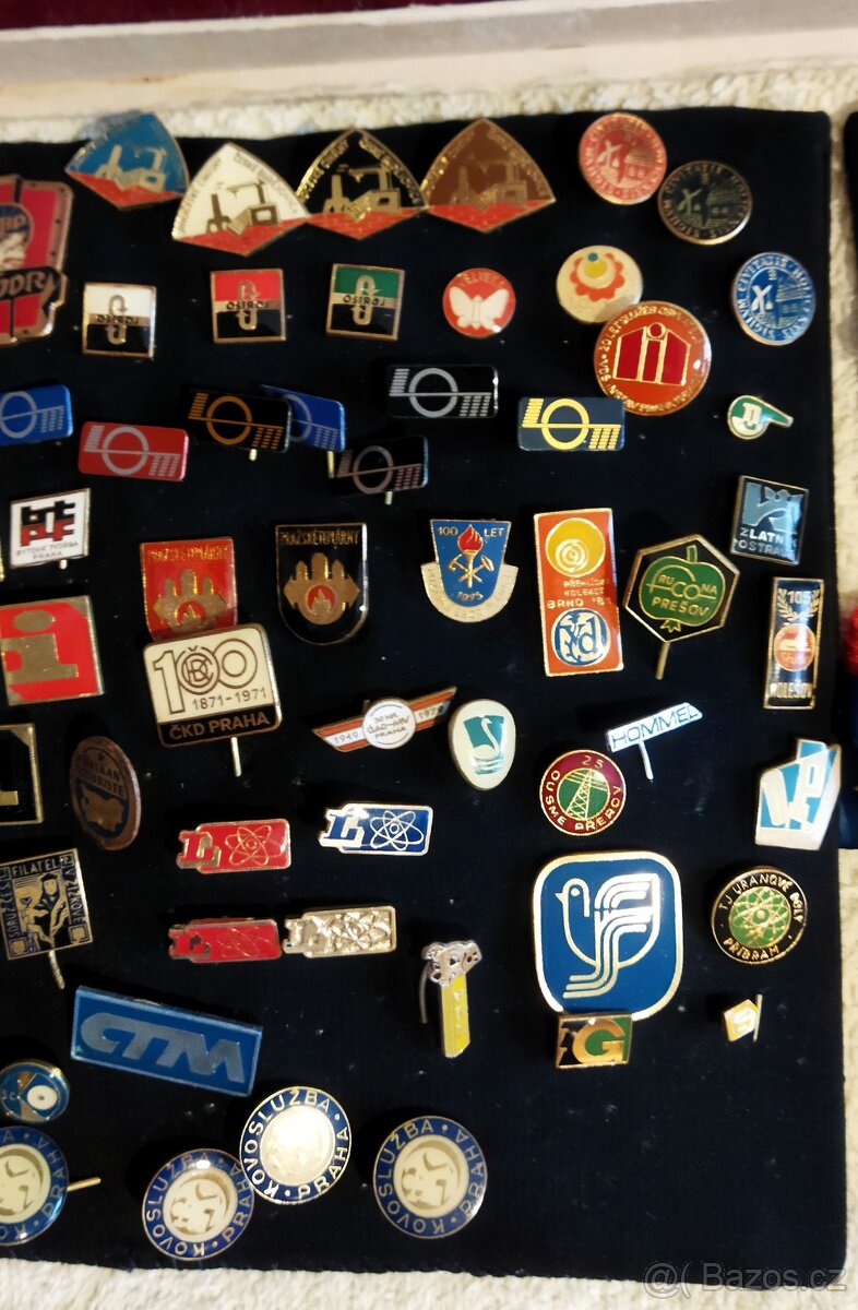 různé staré odznaky - 10