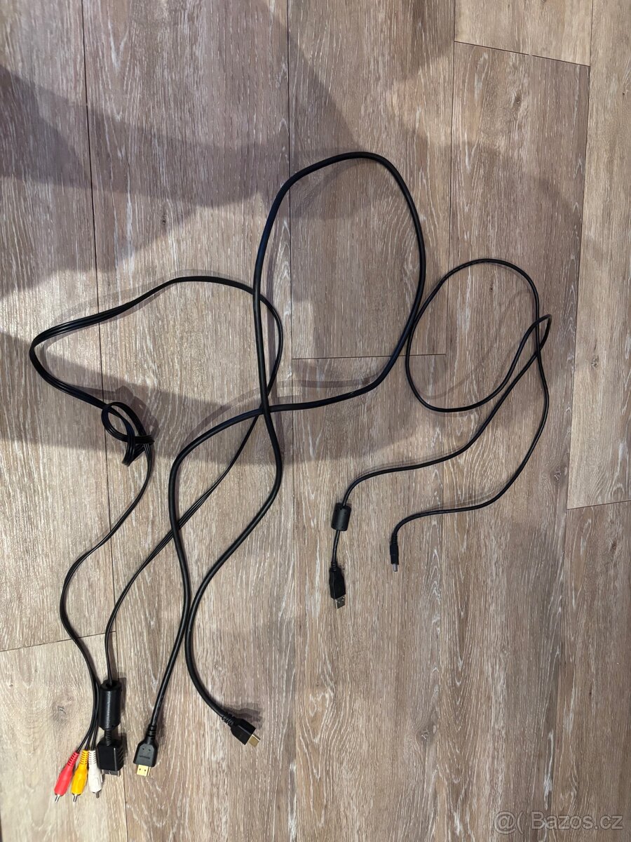 PLAYSTATION 3 – Konzole + 2 ovladače + volant + 5 her - 10