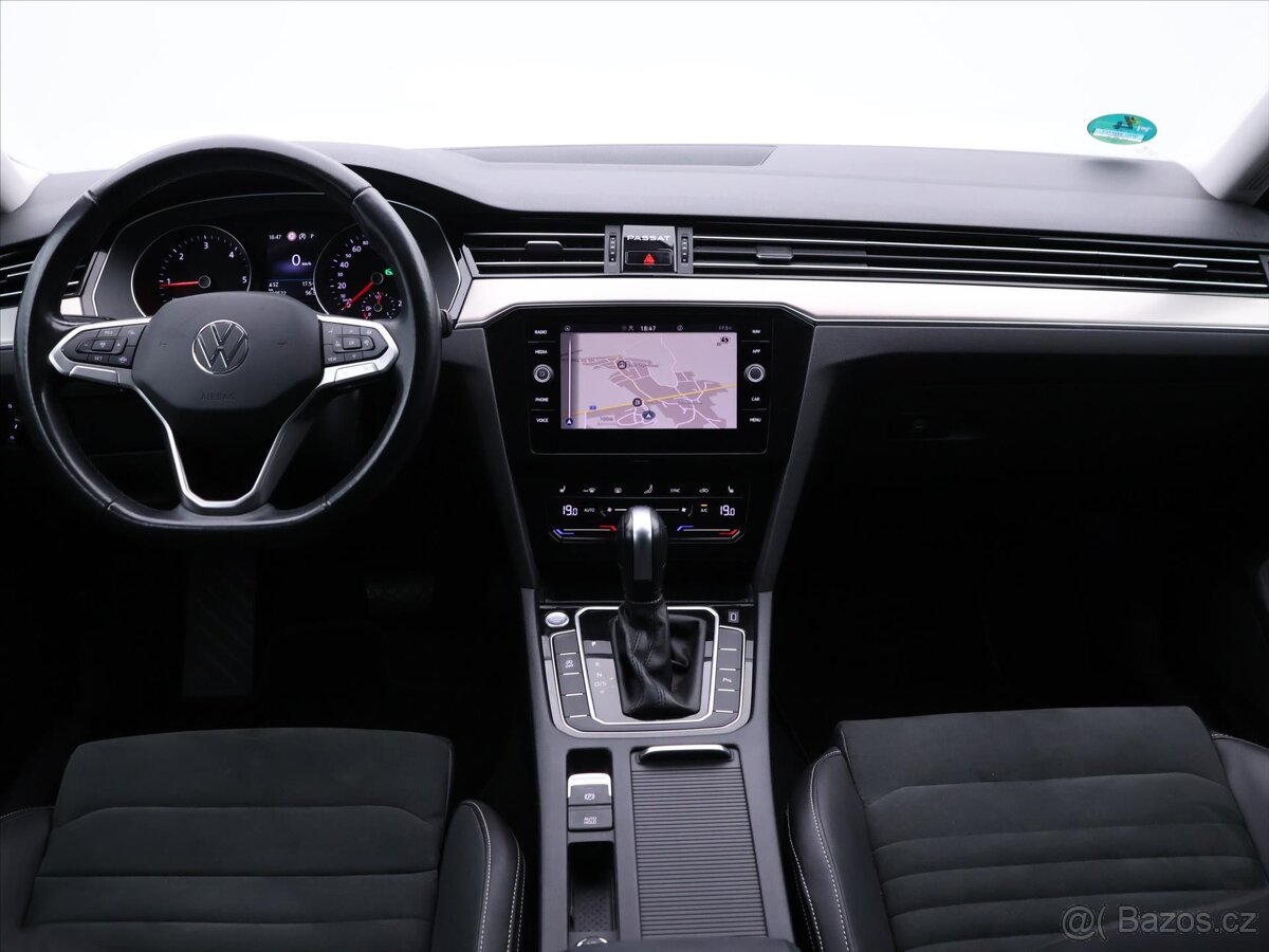 Volkswagen Passat 2,0 TDI DSG Elegance Matrix DPH (2021) - 10