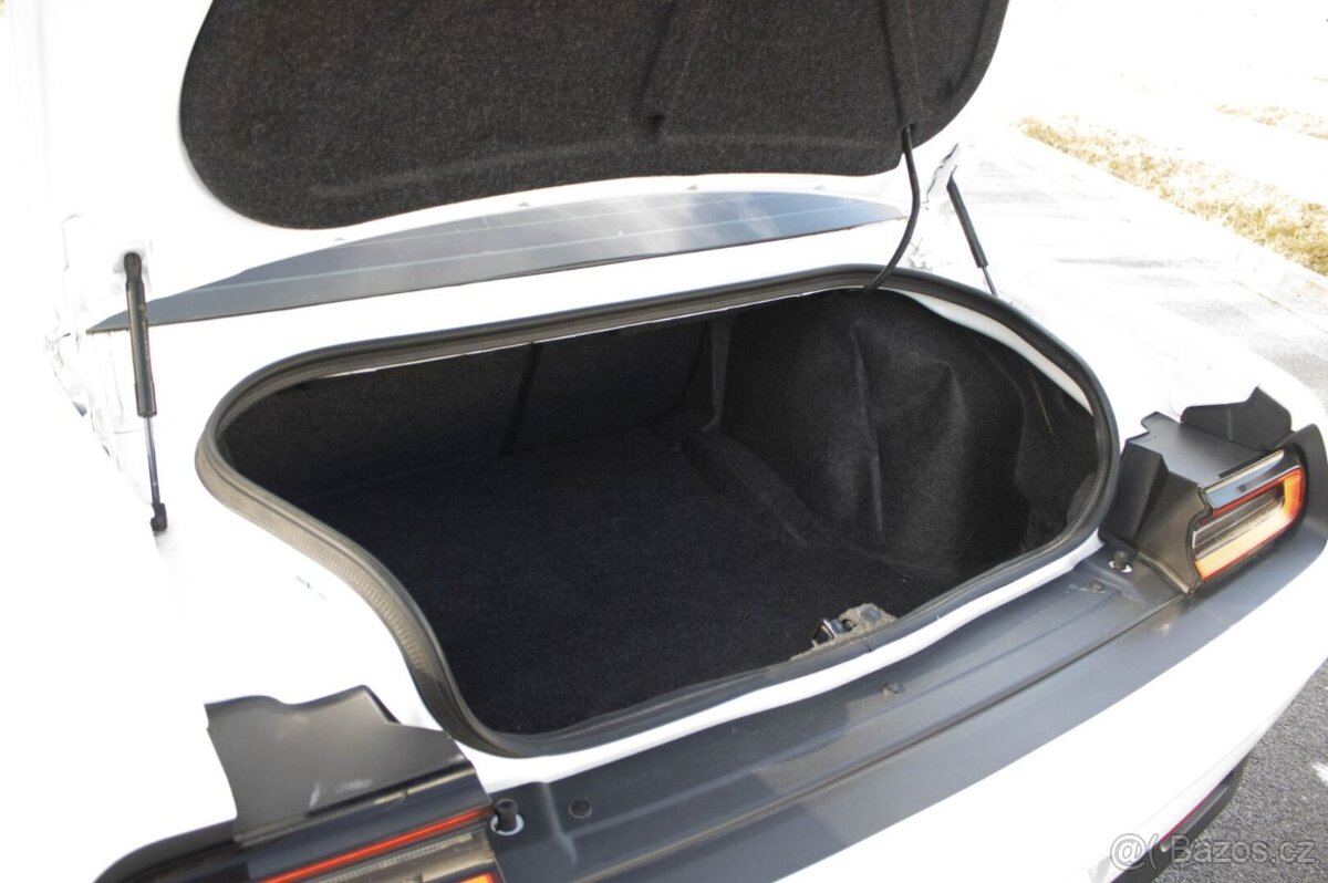 Dodge Challenger 5,7 HEMI - 10