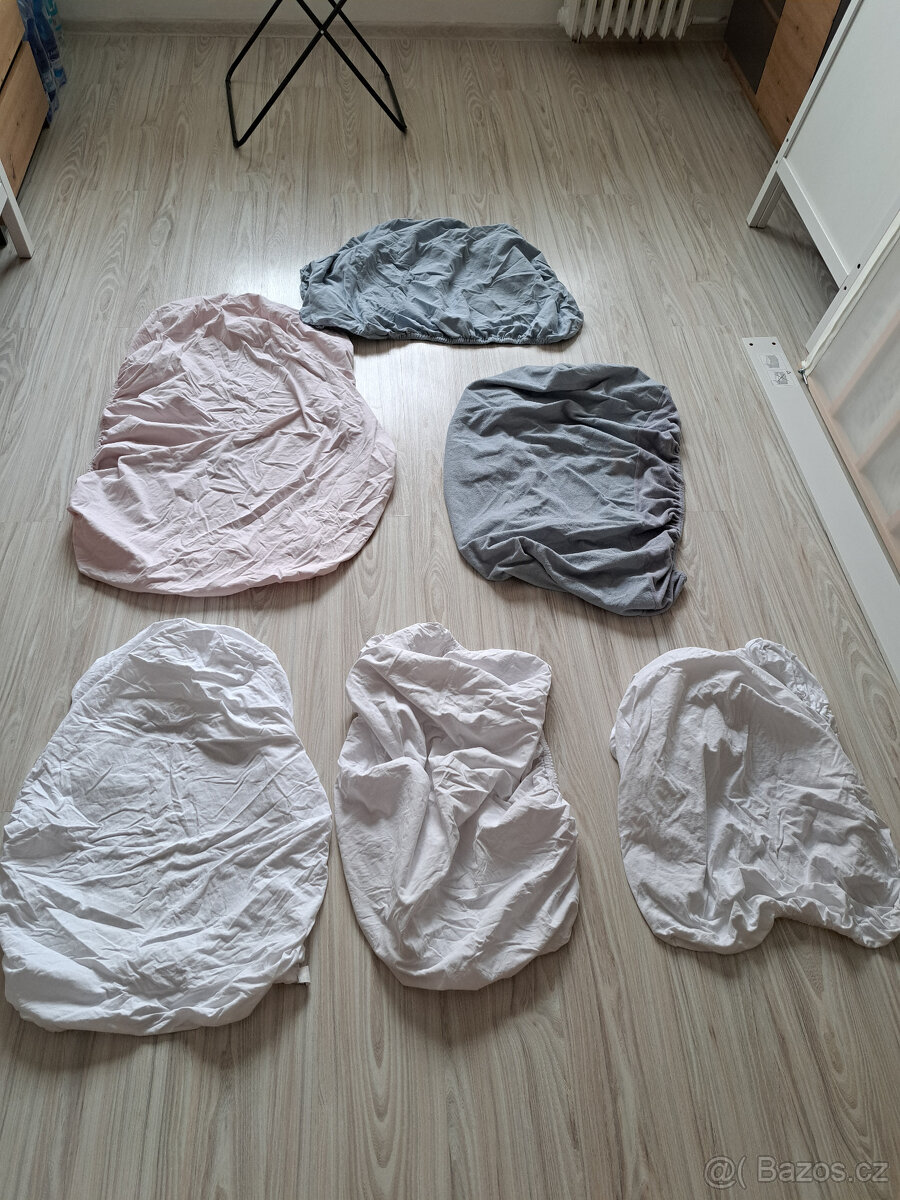 Dětská postýlka+materace+prostěradla+látkové zábr.+kapsář - 10