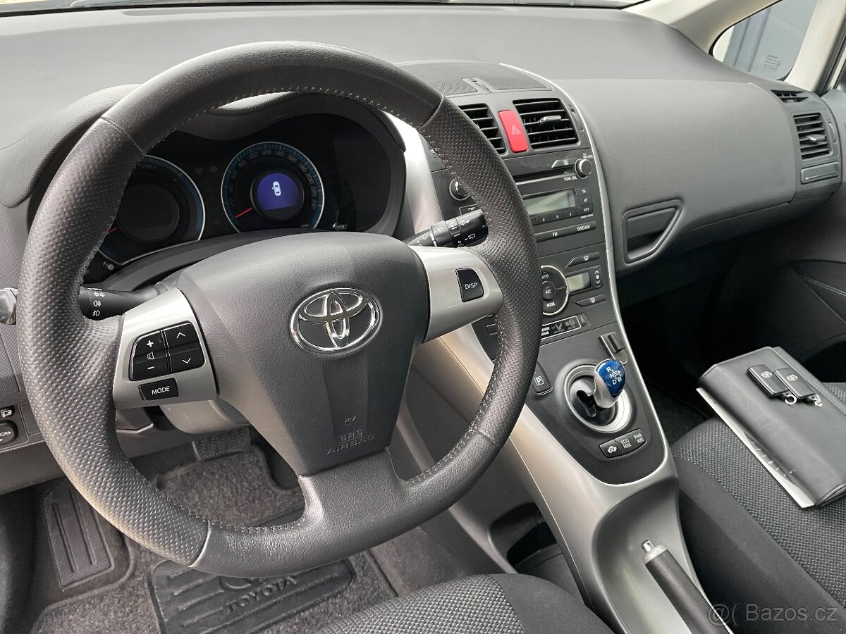 TOYOTA AURIS HYBRID LIFE 2011 NAJETO 86TKM - 10