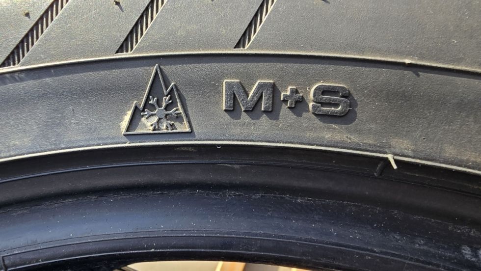 Celoroční pneu 235/50/18 Goodyear - 10