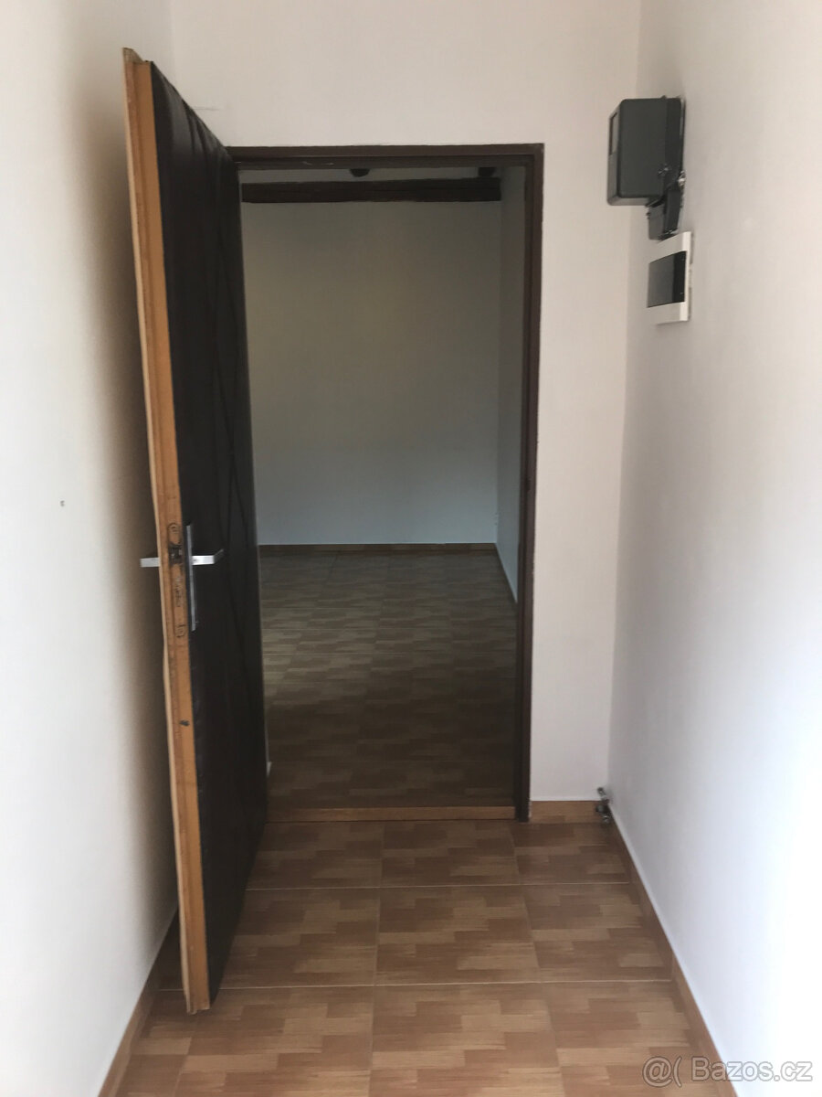 Dlouhodobý pronájem bytu 1+kk v Olomouci Bělidlech - 10