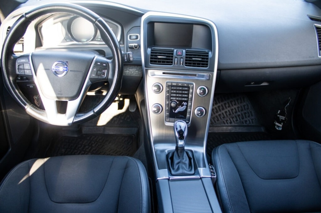 VOLVO XC60 (2015) - 10