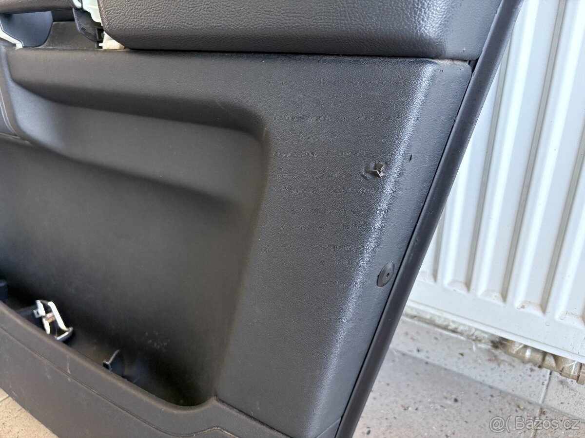 Discovery 4 obložení dveří - 10