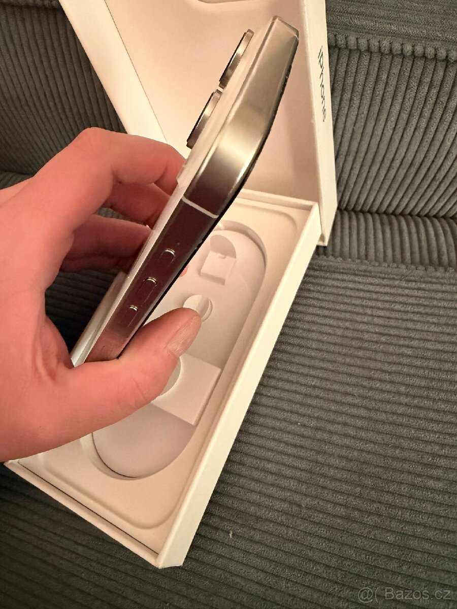 Apple IPhone 16 pro 256 GB , v záruce - 10