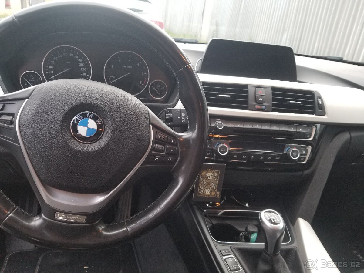 BMW 318d F31 manuál rok 2018 - 10