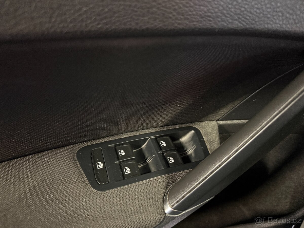 Volkswagen Golf 1,2 TSI 81kW,LOUNGE,SERVISKA - 10