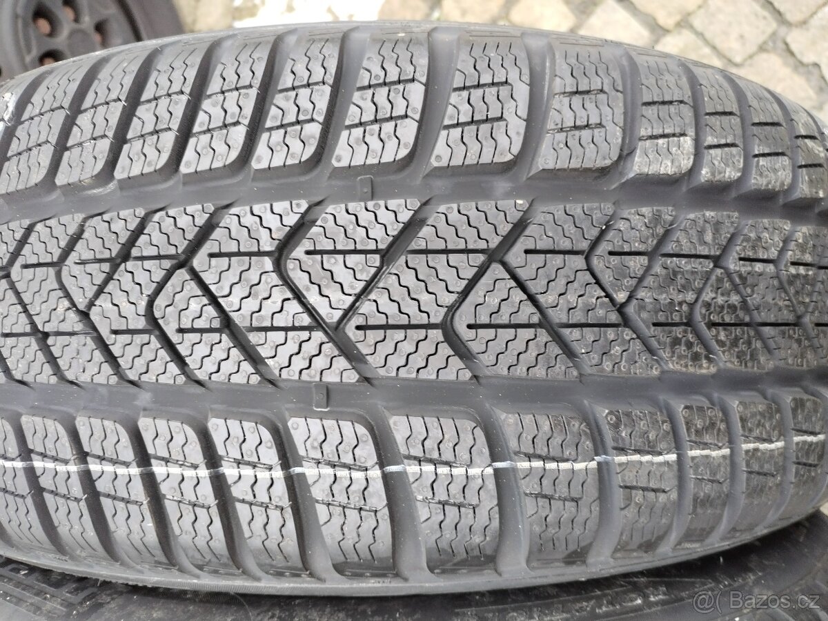 BMW X1 orig. al. disky 5x112 R17 + 225/55/17 zima - 10