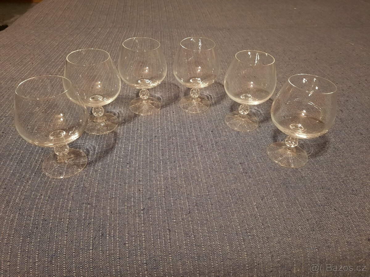 Velké množství skleniček - 10