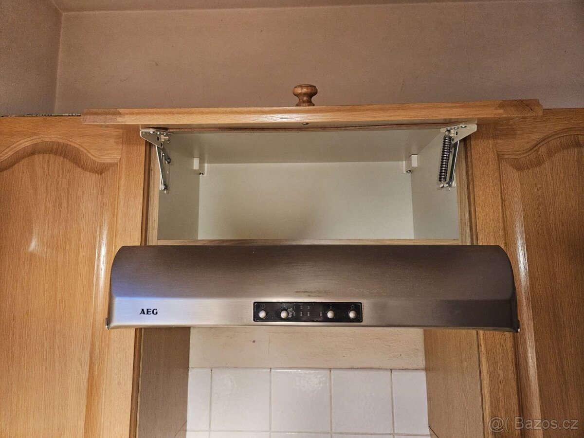 Masivní kuchyňská linka z Německa se spotřebiči - 10