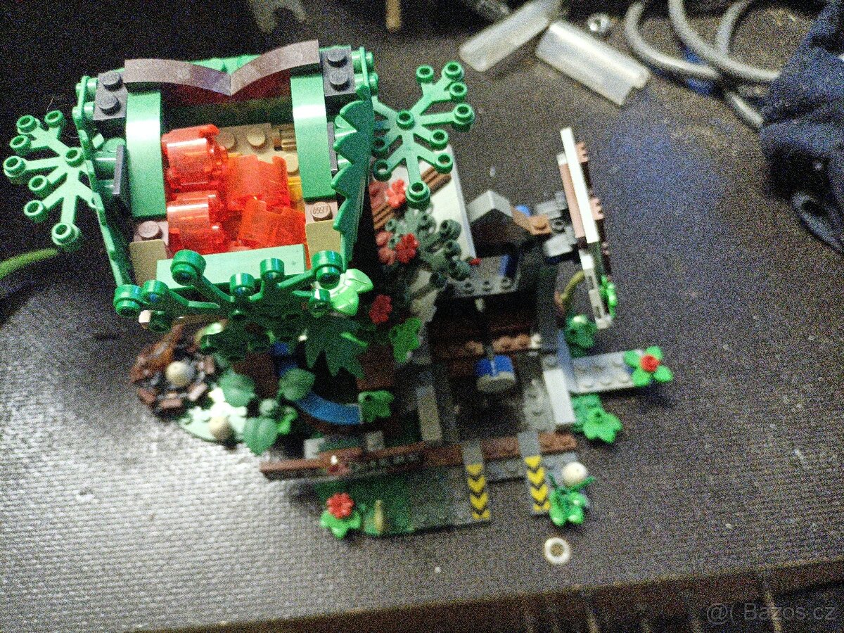 Lego Jurský park - 10