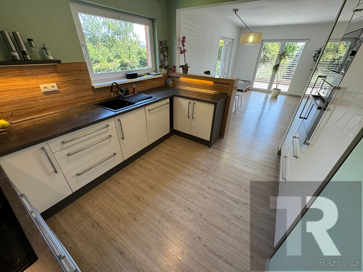 Prodej RD 5+1 s garáží a pozemkem o výměře 1050 m2 ve Vejprn - 10