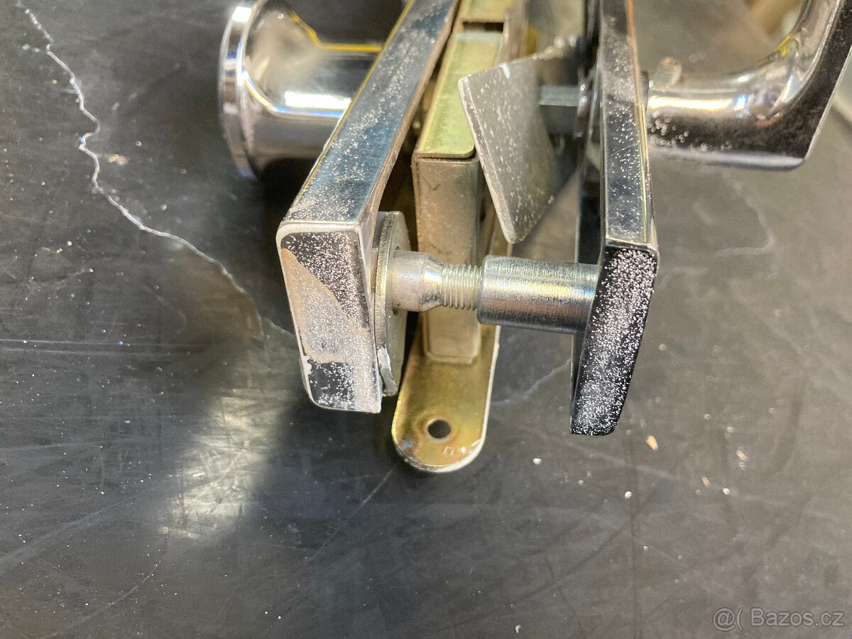 Bezpečnostní dveřní kování ROSTEX se zámkem za 500 kč - 10