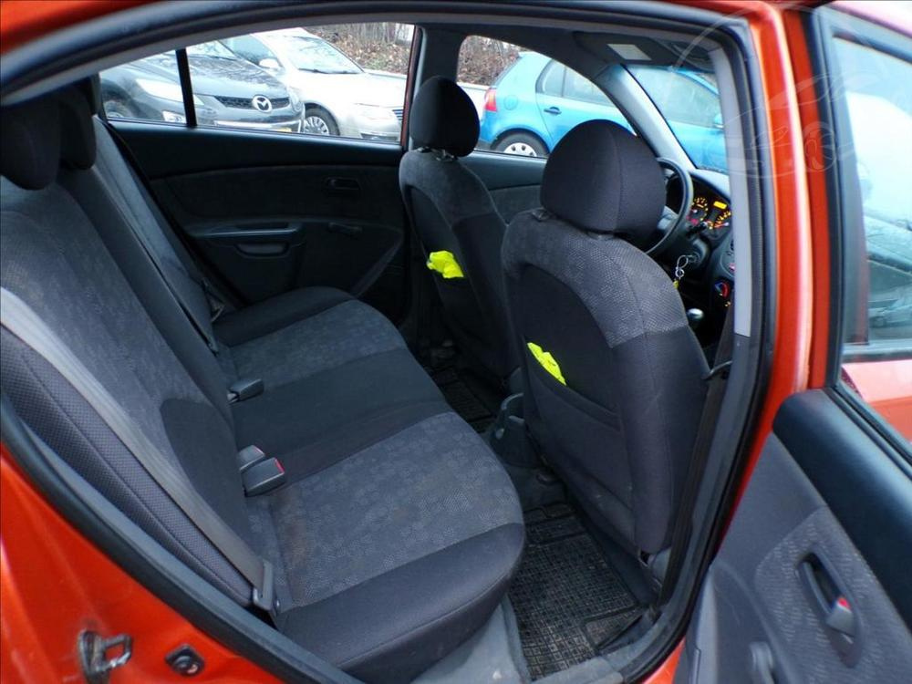 Kia Rio 1,4 16V - 10