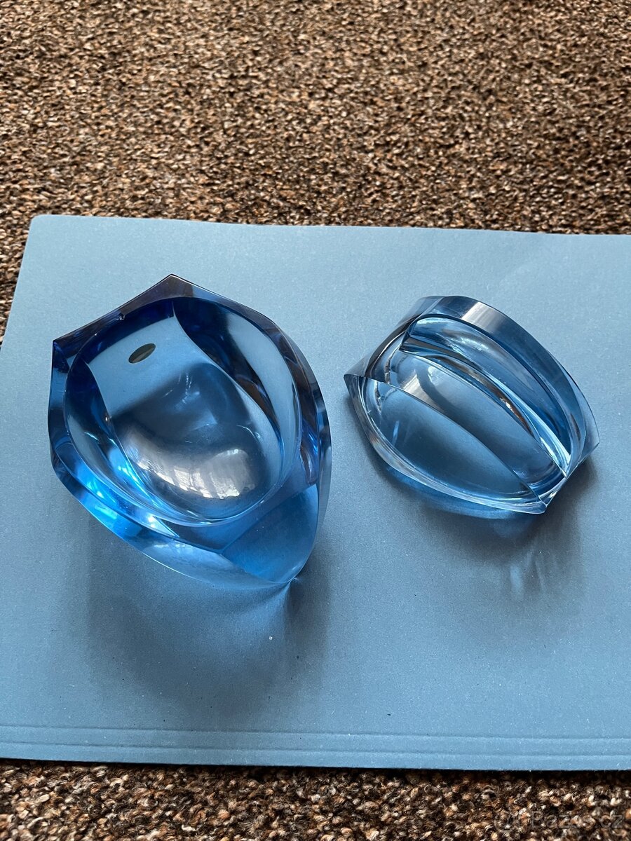 Stará skleněná dóza a flakón - 10