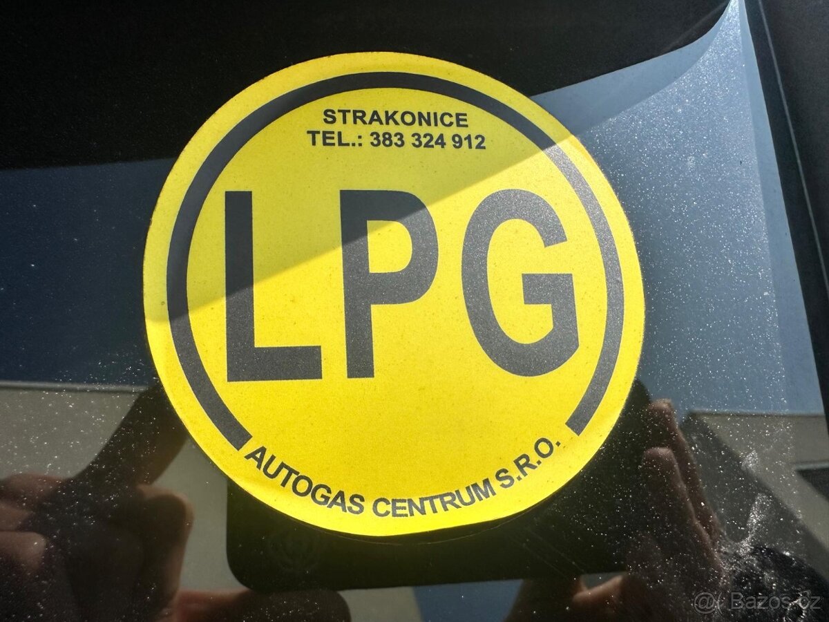 Chrysler Town Country 3,8 V6 148Kw BENZIN+LPG - 10