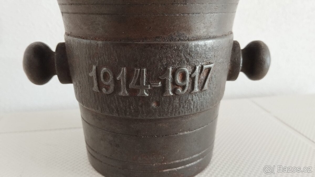 Starý válečný litinový hmoždíř s dělem a rokem 1914-1917 - 10