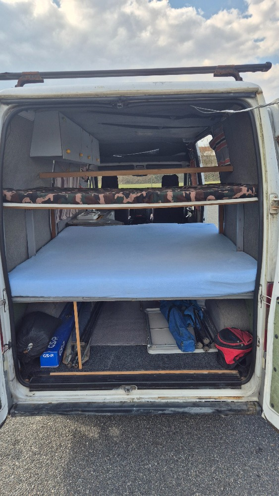 Obytná dodávka pro 4 osoby - 10