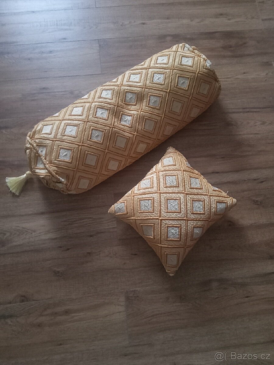 Obrazy Puzzle a šály na stůl - 10