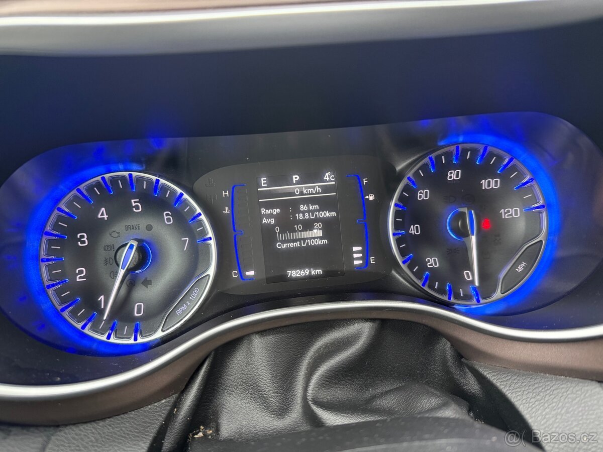 Chrysler Pacifica - 10