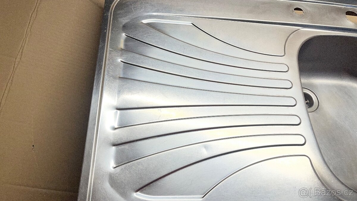 Dřez nerez s odkapem - 10