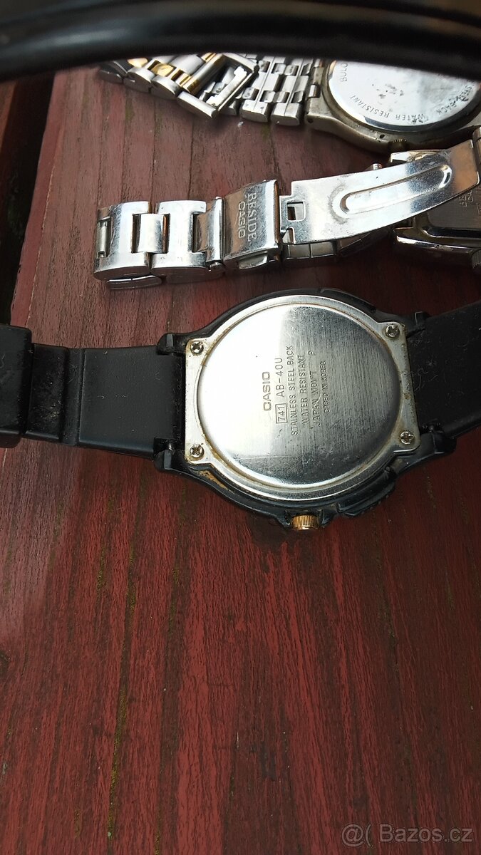 Stare zapalovače ,nůžky ,hodinky ,autíčka . - 10