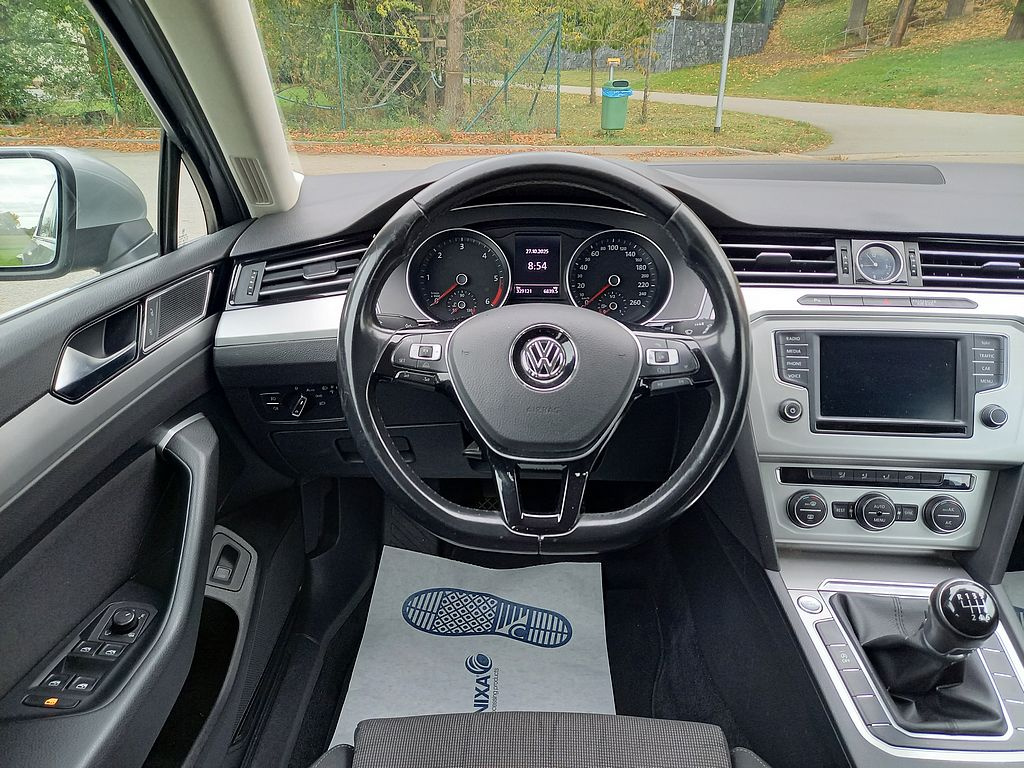 Volkswagen Passat 2,0Tdi 110kw klima+Navi+SERVIS - 10