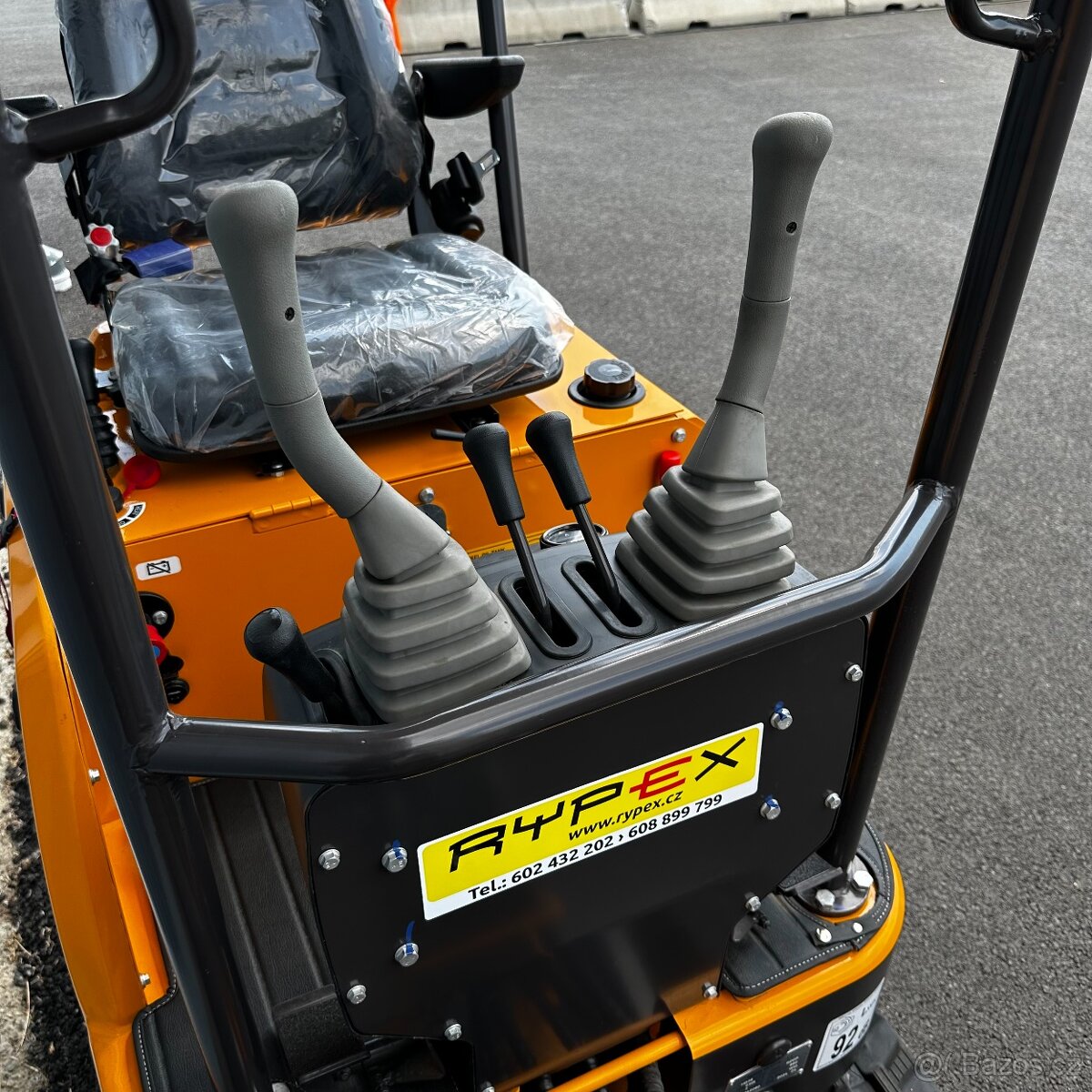 Minibagr RYPEX RP8M2 TOP stroj - 10